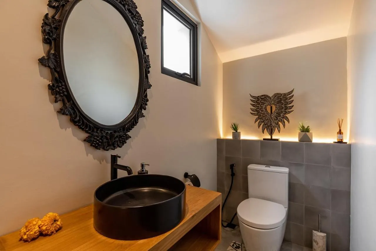 Brand New 5 Bd Luxury Central Villa 300M To Beach Seminyak 0*,  Indonésie