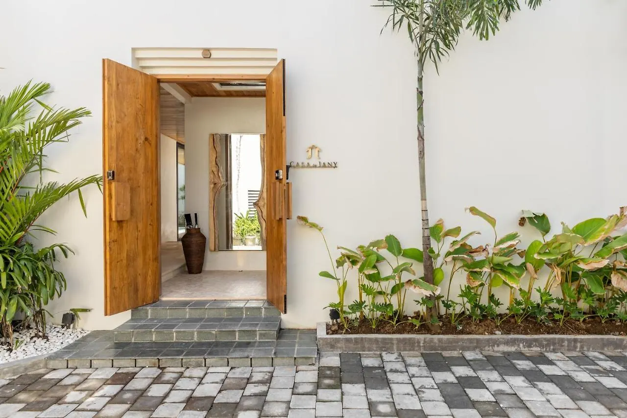 Brand New 5 Bd Luxury Central Villa 300M To Beach Seminyak