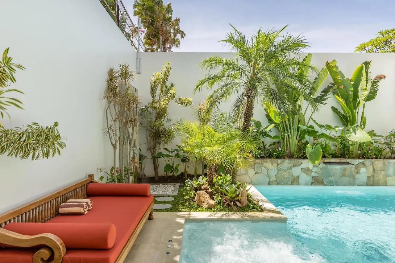 Brand New 5 Bd Luxury Central Villa 300M To Beach Seminyak