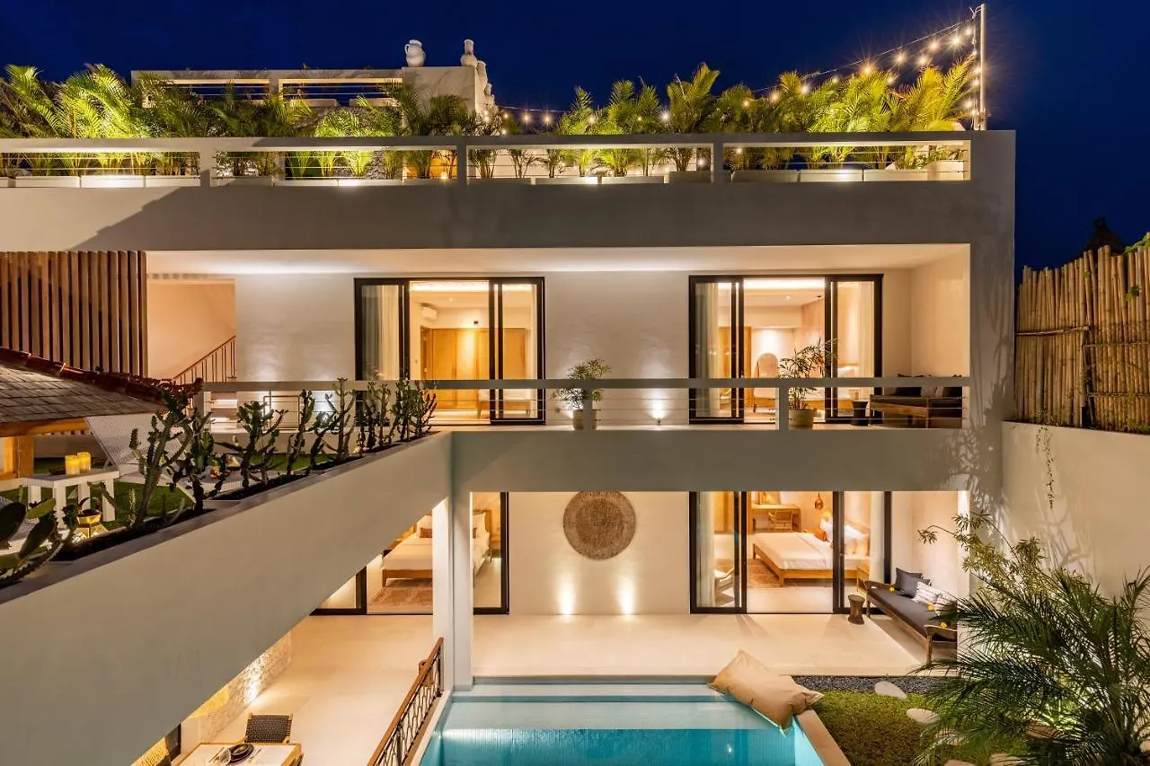 Brand New 5 Bd Luxury Central Villa 300M To Beach Seminyak
