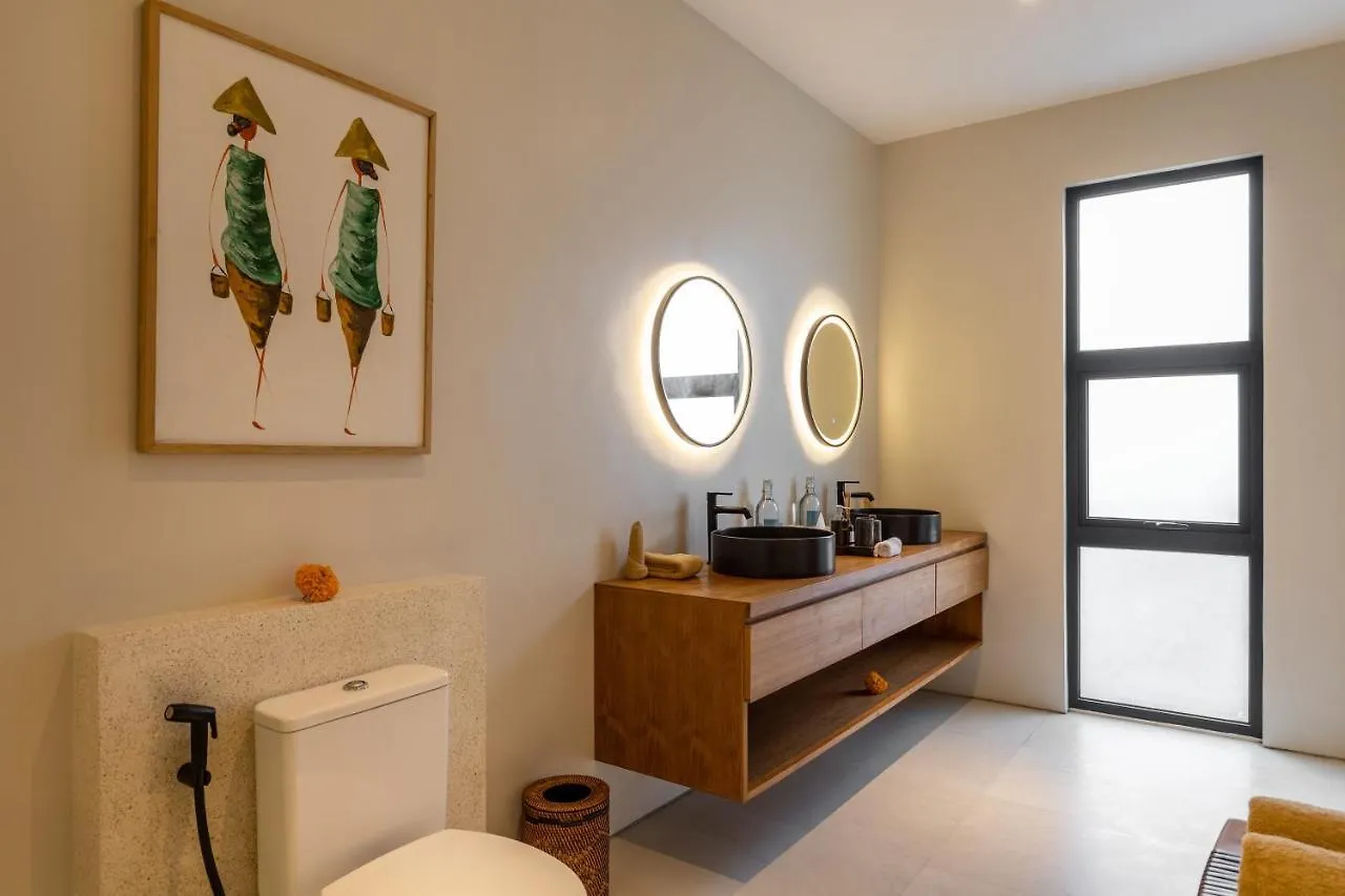 Brand New 5 Bd Luxury Central Villa 300M To Beach Seminyak