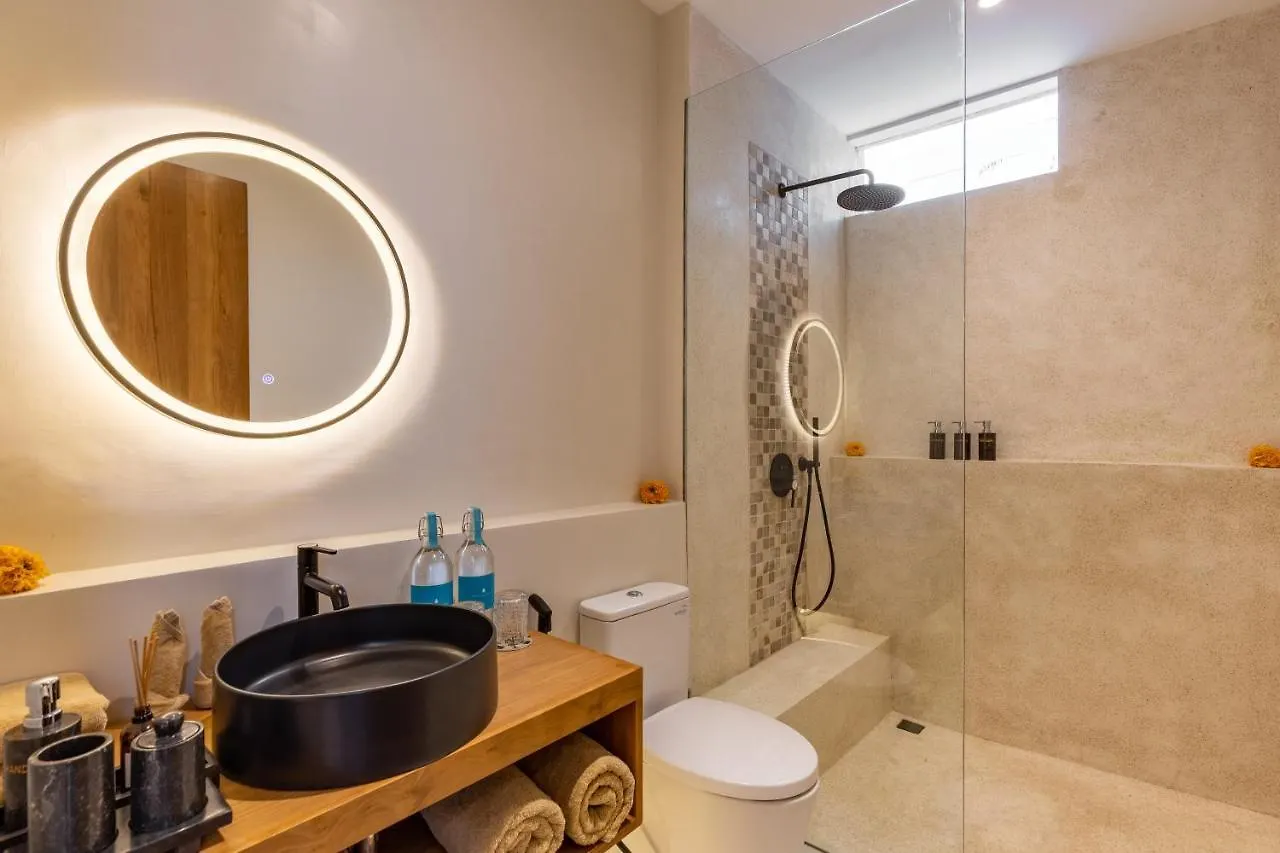 Brand New 5 Bd Luxury Central Villa 300M To Beach Seminyak