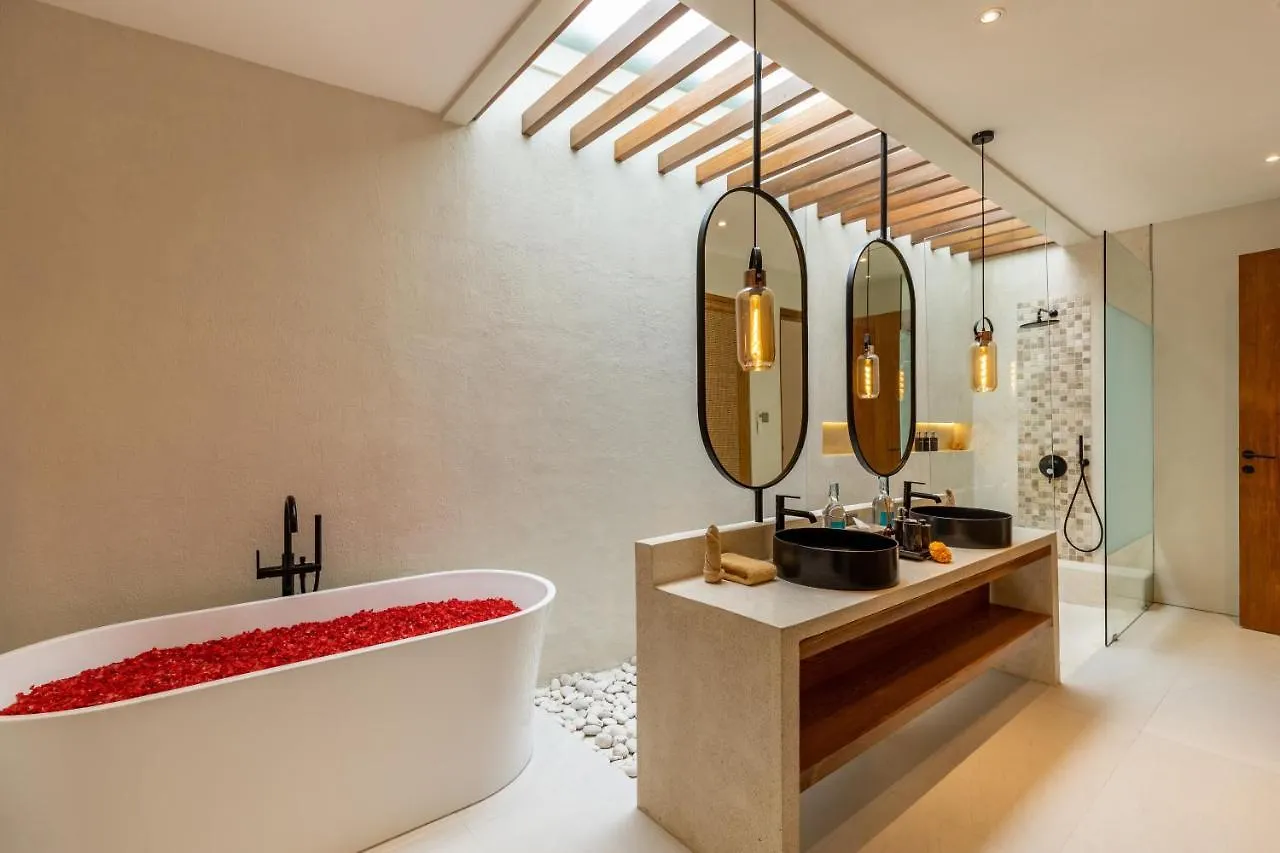 Brand New 5 Bd Luxury Central Villa 300M To Beach Seminyak   Seminyak (Bali)